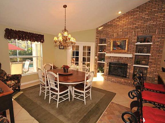 4th image of 359 Lakewood Ct