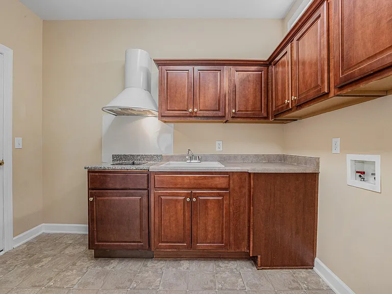 4911 Stockton Way — Photo 10
