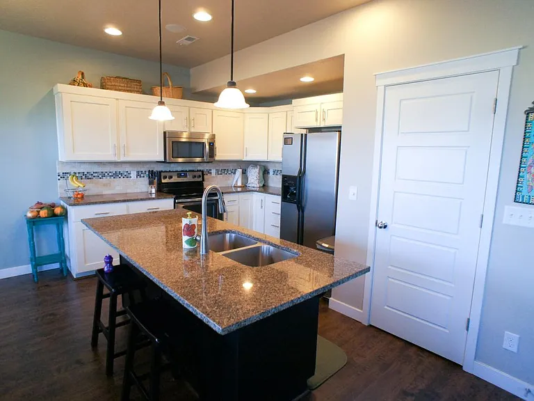 452 W Amber Glow Ln — Photo 3