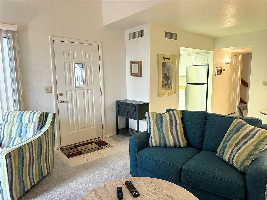 2 bed, 1.5 bath, 1156 sqft, $1,800 — Photo 4