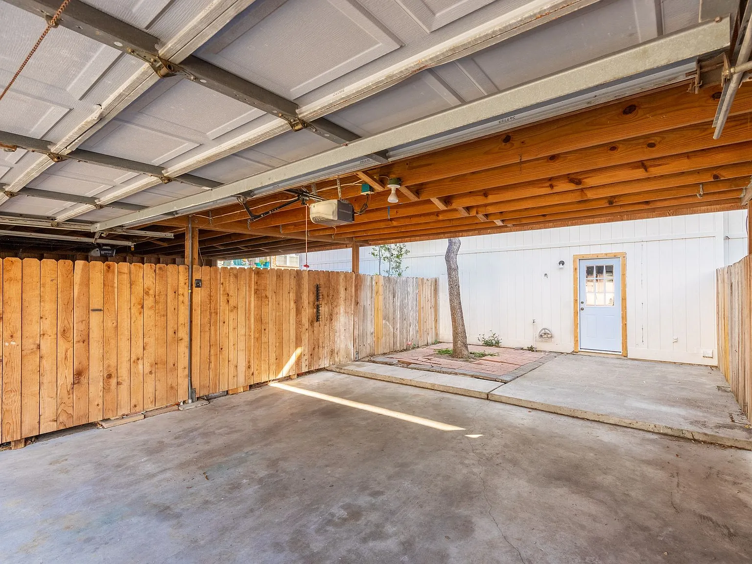Ridgeway Townhomes on Burnham Drive — Photo 2
