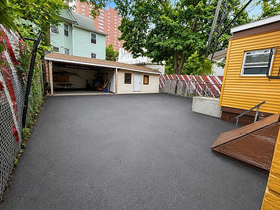 3rd image of 568 Summer Ave APT 1L