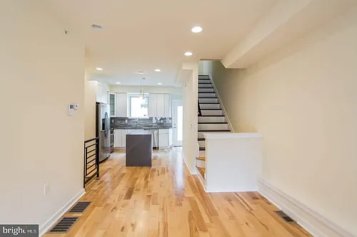 806 N Burns St #1 Photo 1