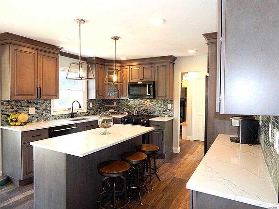 3rd image of 37 Cheryl Dr
