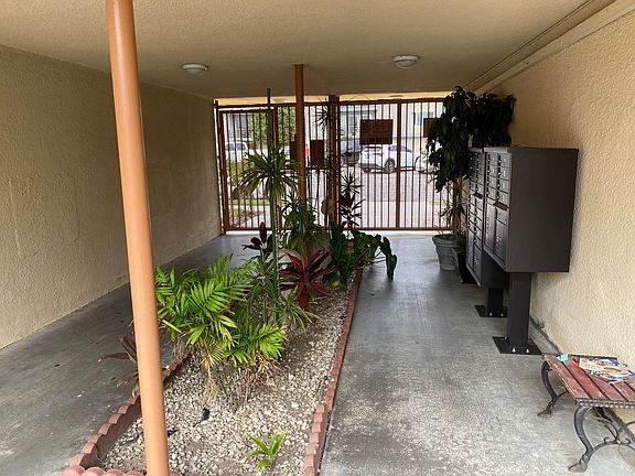 3rd image of 3654 Linden Ave APT 8