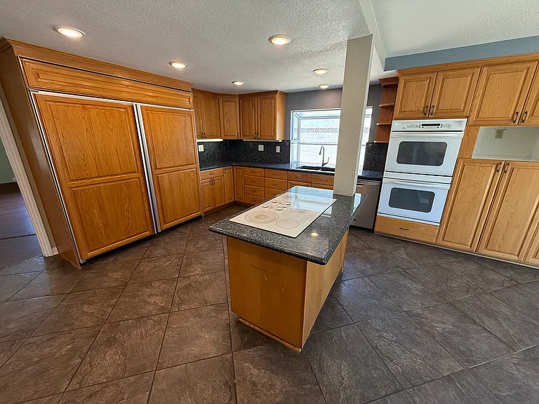 2426 N Hawk St — Photo 4