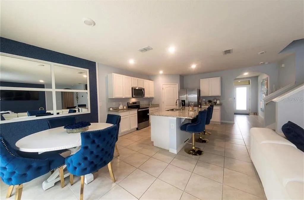 5 bed, 3.5 bath, 2626 sqft, $3,300 — Photo 3