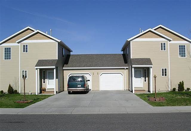 1st image of 131 Pebble Brook Ln