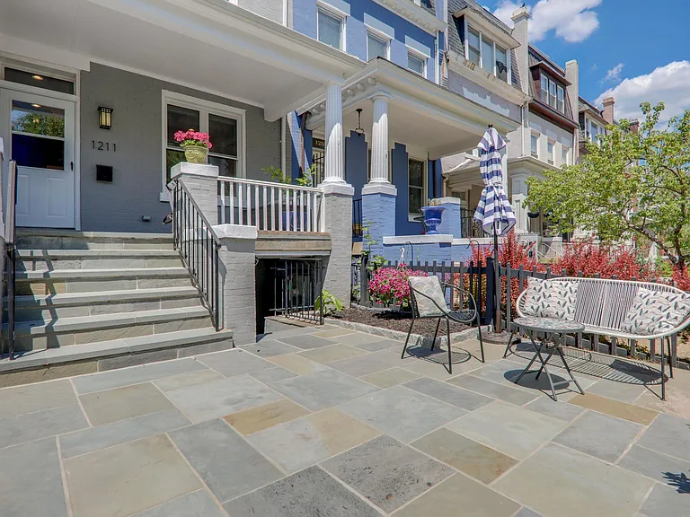 1211 Clifton St NW #B — Photo 1