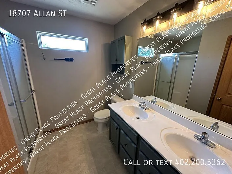 18707 Allan St — Photo 31