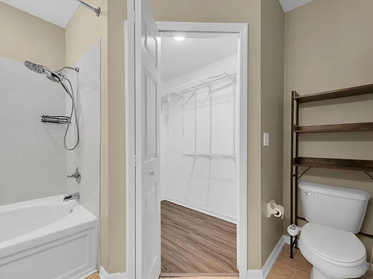 10825 Newbridge Dr — Photo 32