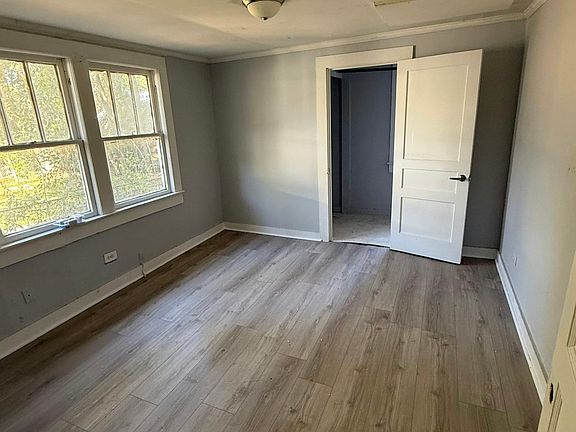 4th image of 1070 Arlington St