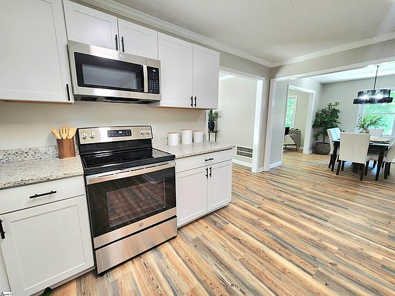 5th image of 10 Armsdale Dr