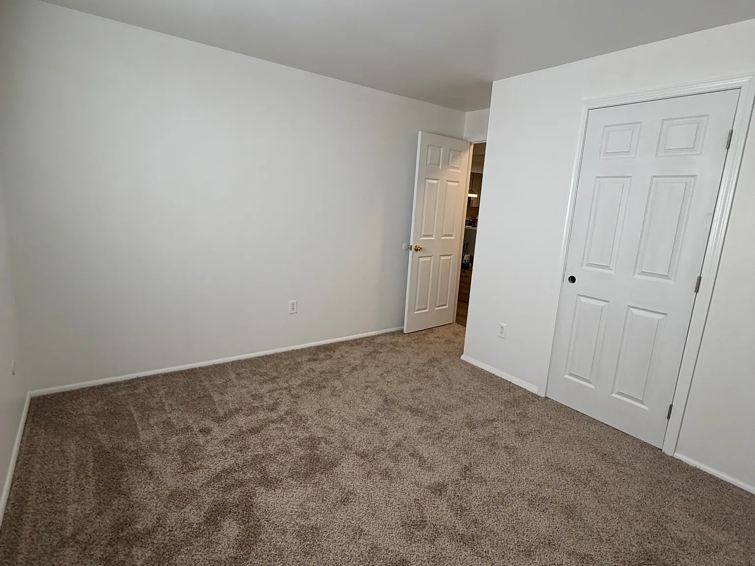 2 bed, 866 sqft, $1,000 — Photo 3