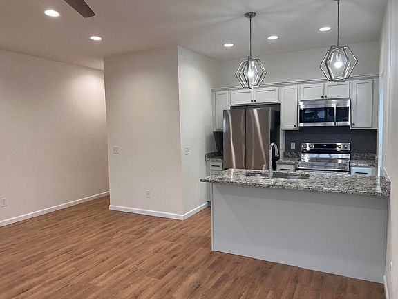 5th image of 716-718 W Division Street