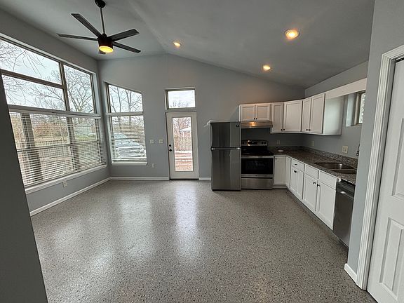 2nd image of 1924 S Ashwood Ave #3