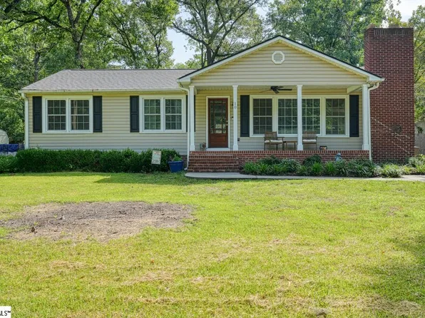 10 Brewster Dr, Taylors, SC 29687
