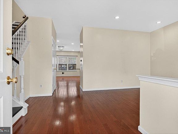 4th image of 37 Tasley Ct