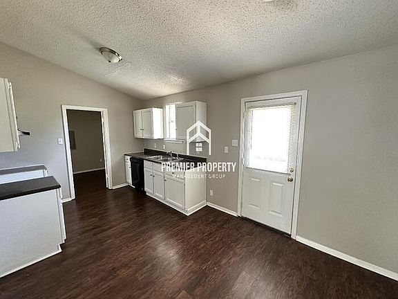 4th image of 5702 Jardin Pl