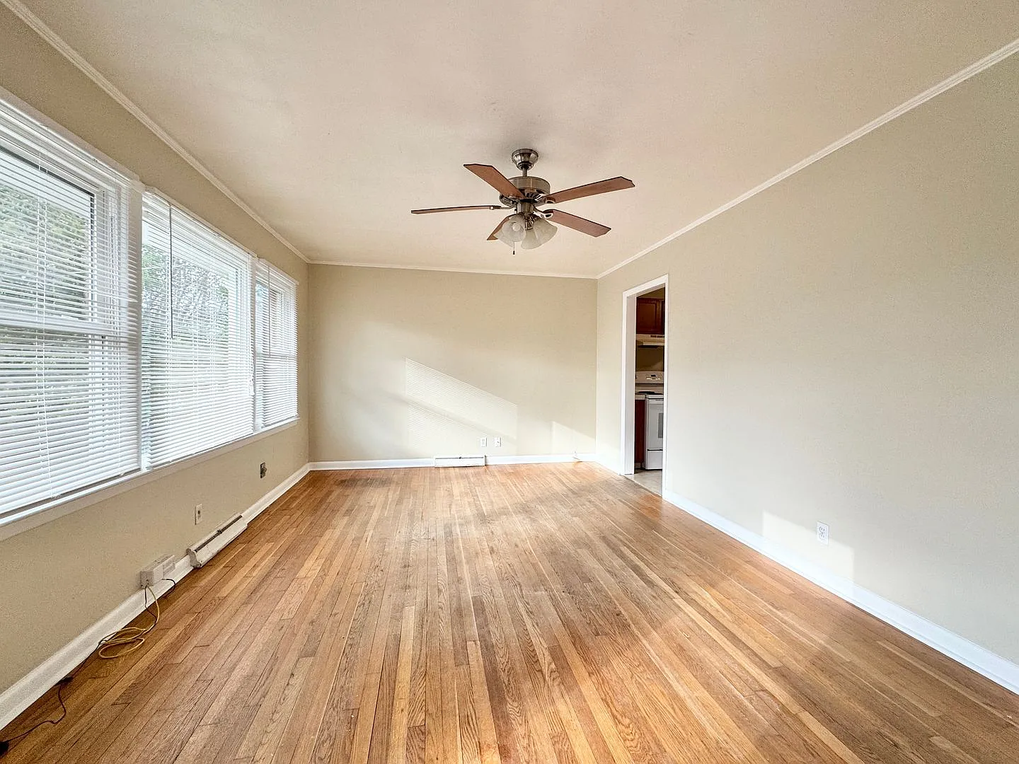 East Cone Blvd 3 BR conveninent to 29 & Shopping — Photo 2