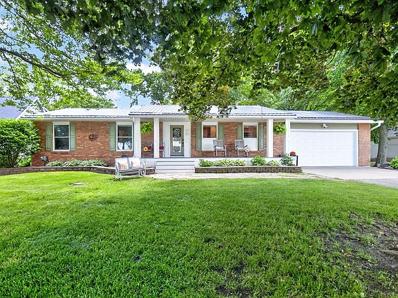 2nd image of 16395 Prairie Brook Rd
