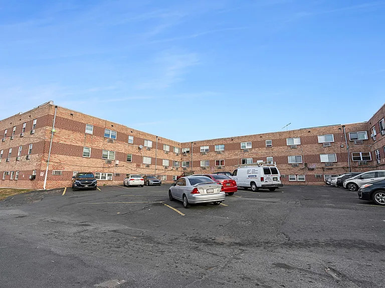 Tustin Court — Photo 17