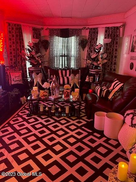 5th image of 1090 Willett Street