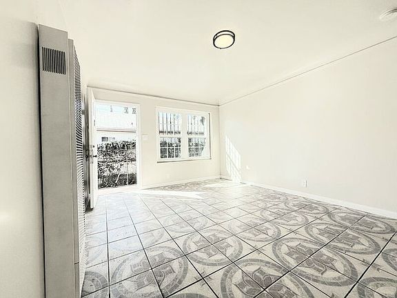 3rd image of 338 W 61st St