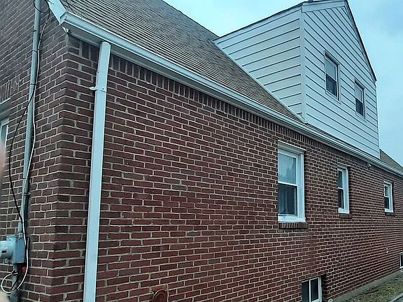 2nd image of 201 Cedar St