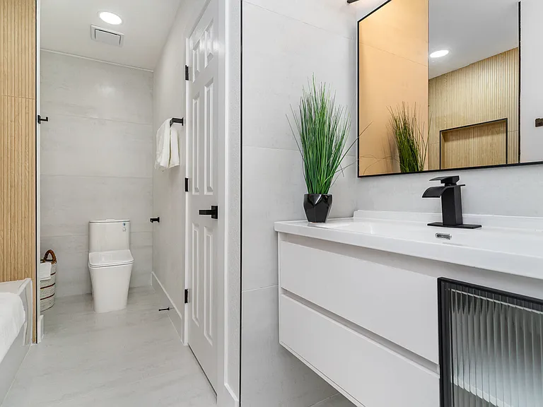 Guest full bath