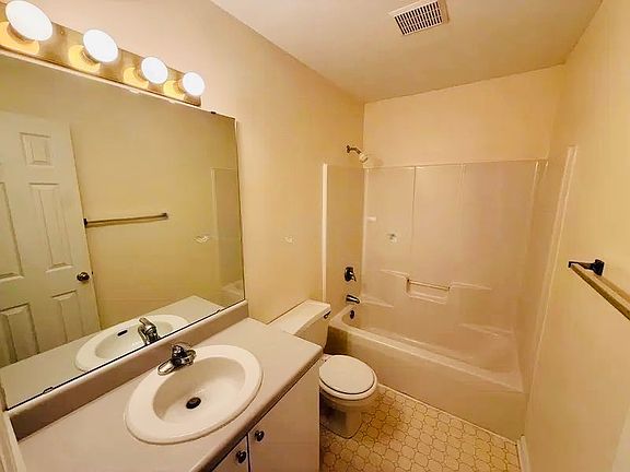 4th image of 327 Saint Thomas Dr #A