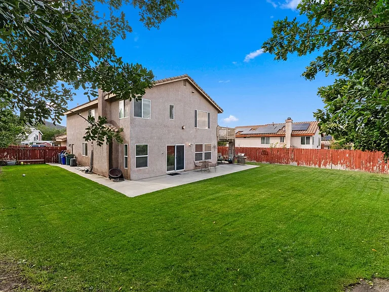 Expansive and Pristine Back Yard