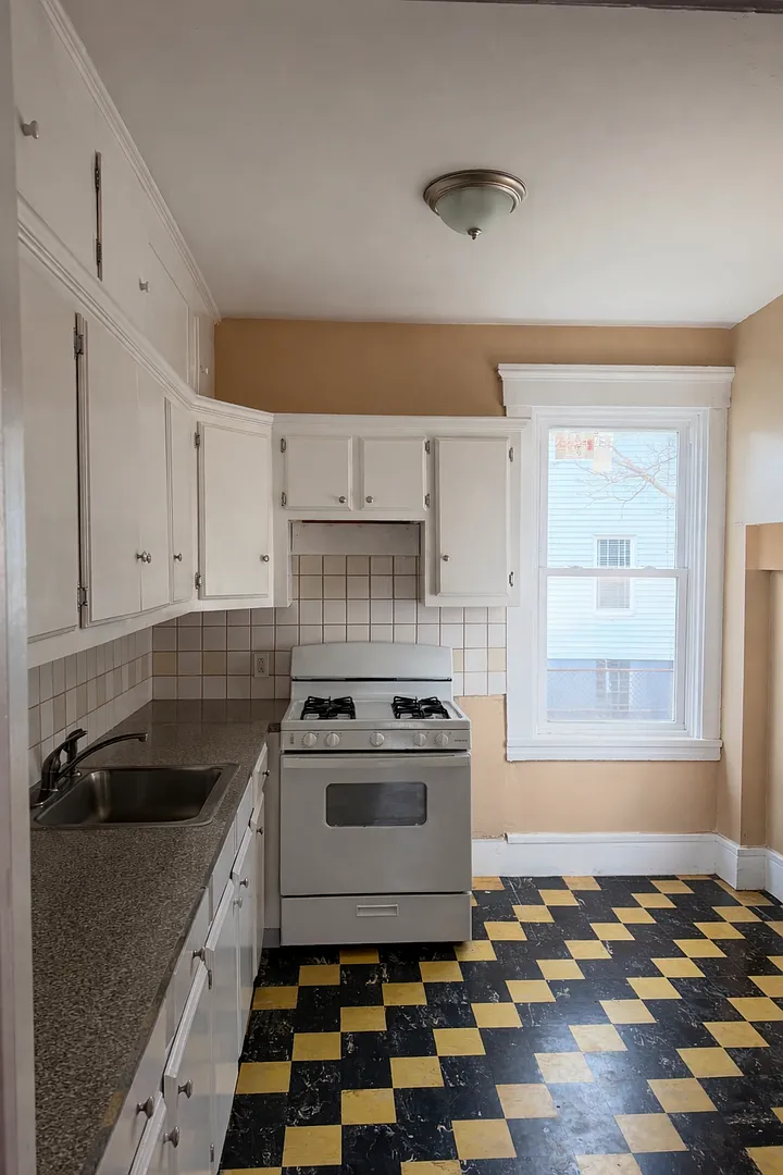 186 Grinnell St. — Photo 2