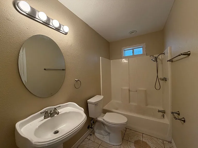 1618 Birch Pl — Photo 13