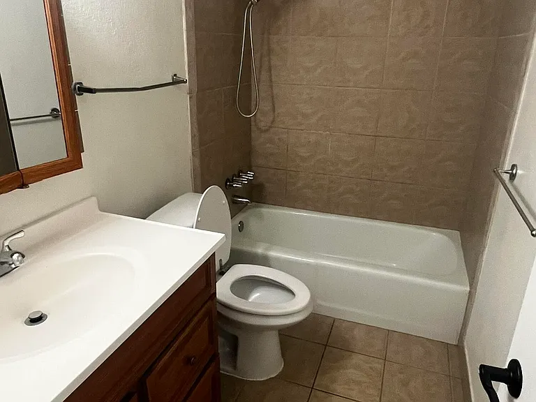 90 Mariposa Dr #104 — Photo 9