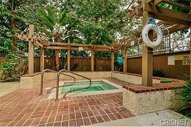 HOT TUB NEXT TO POOL