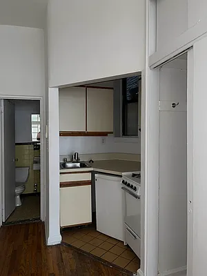 Rented by Eric Goodman Realty Corp | media 11