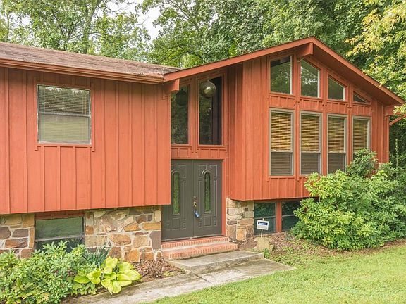 3rd image of 4812 Farland Dr