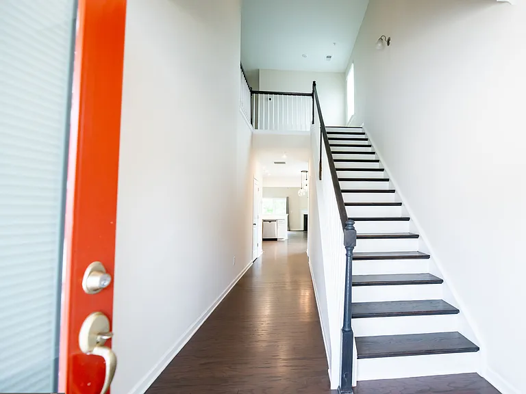 57 Robertson Ave — Photo 3
