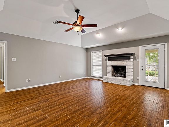 4th image of 112 Olde Oaks Dr
