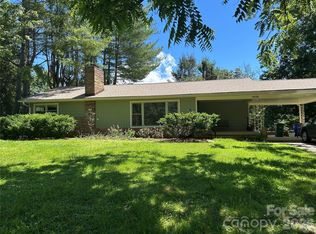 28 S College St, Weaverville, NC 28787