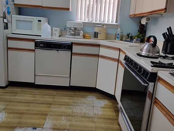 5th image of 2260 Hendrickson St Floor 3