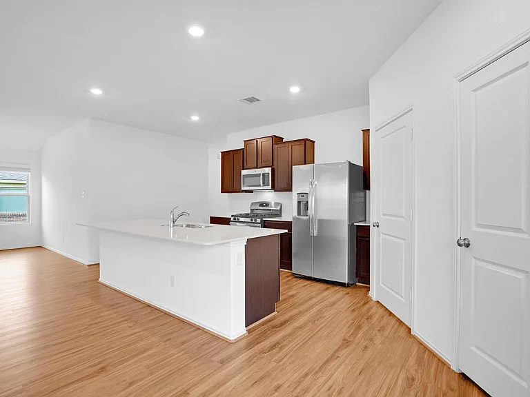 21409 Resource Rd — Photo 6