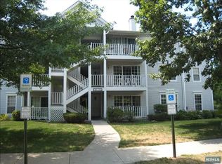 101 Raintree Ln, Mahwah, NJ 07430