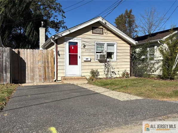 206 Hillcrest Ave, Laurence Harbor, NJ 08879