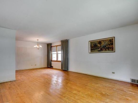 3rd image of 9428 Lawler Ave
