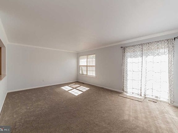 5th image of 7 Bryant Dr