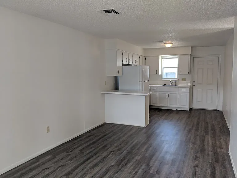 1596 Cypress Dr #1A — Photo 2