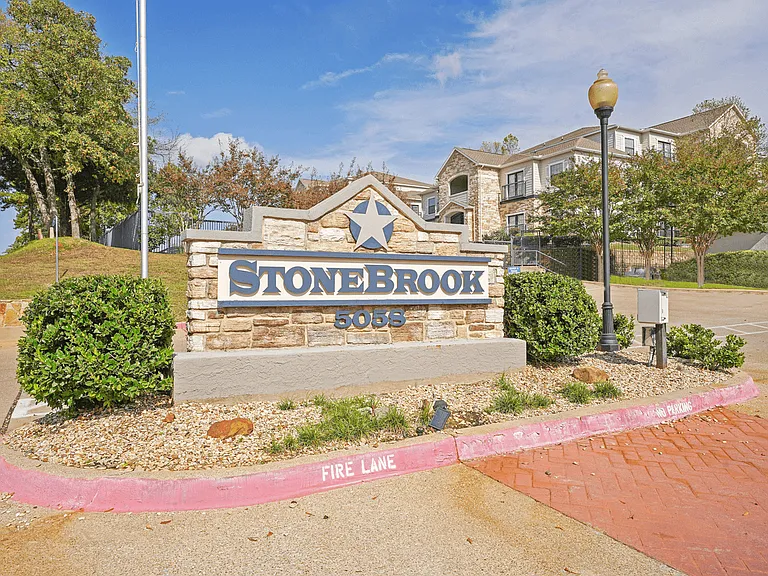 Stonebrook Apartments — Photo 49