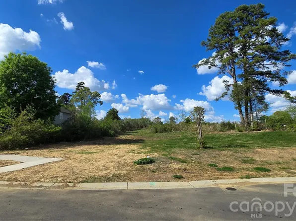 1810 Wilton Gate Dr, Charlotte, NC 28262